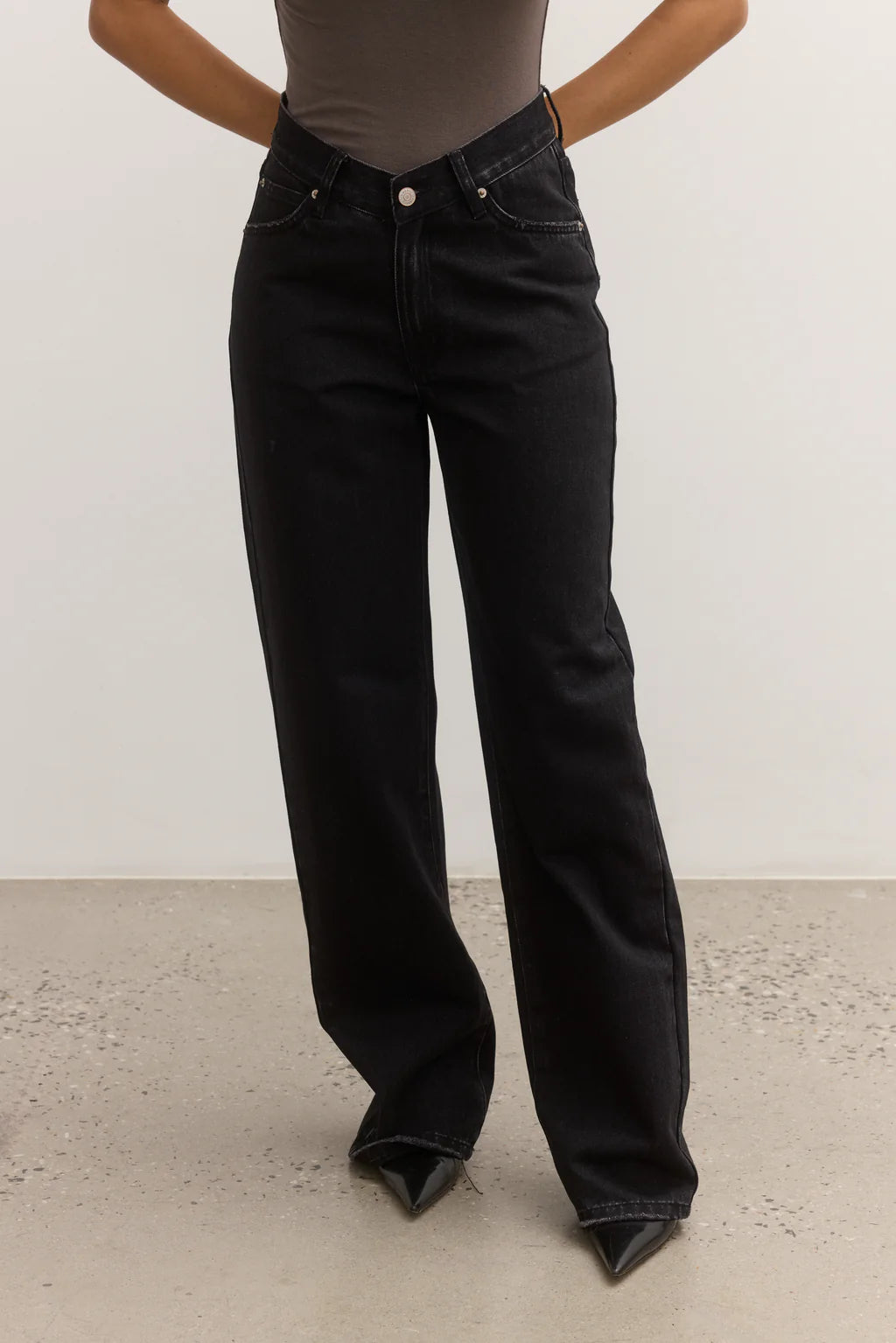 Vera Jean - Backstage Black