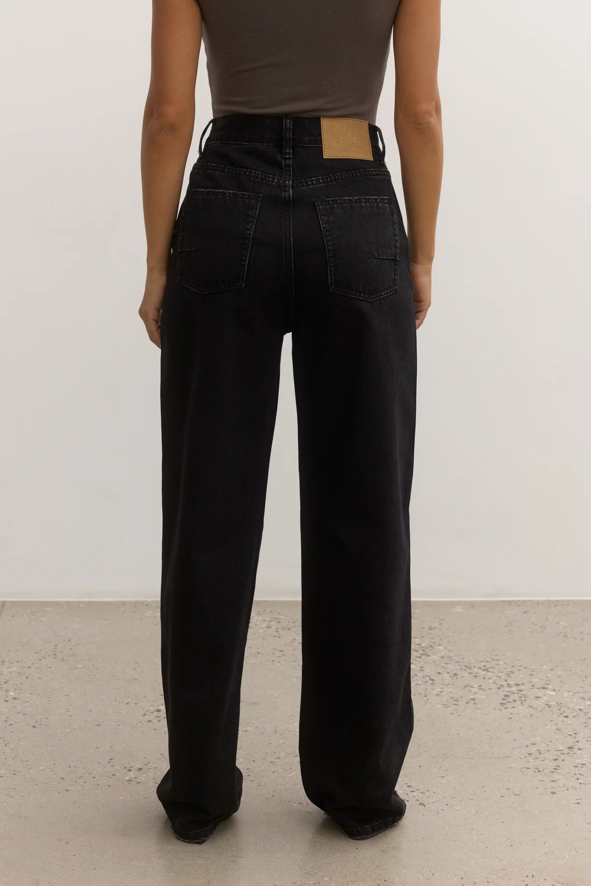 Vera Jean - Backstage Black