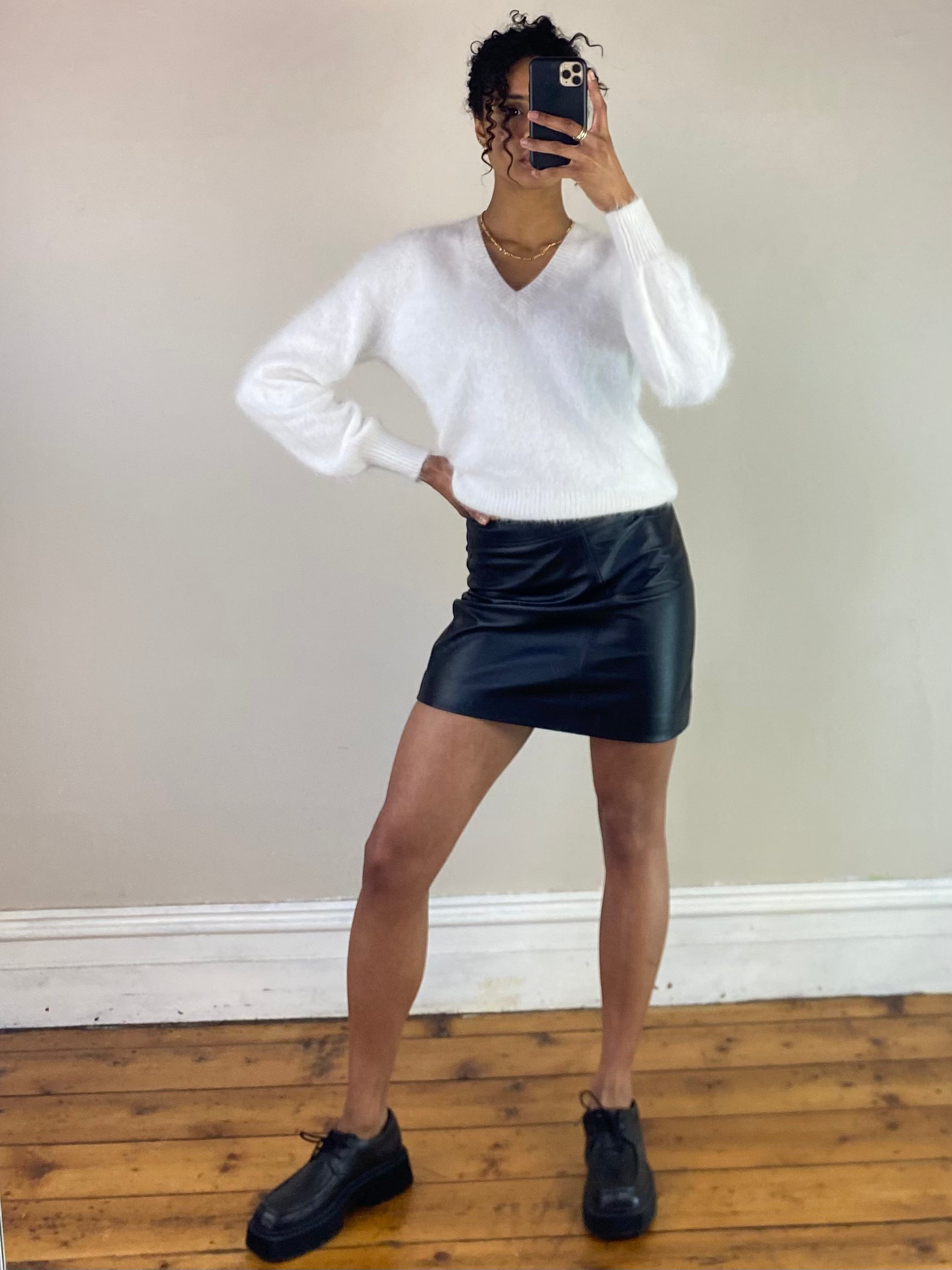 Isabella V Neck - Snow